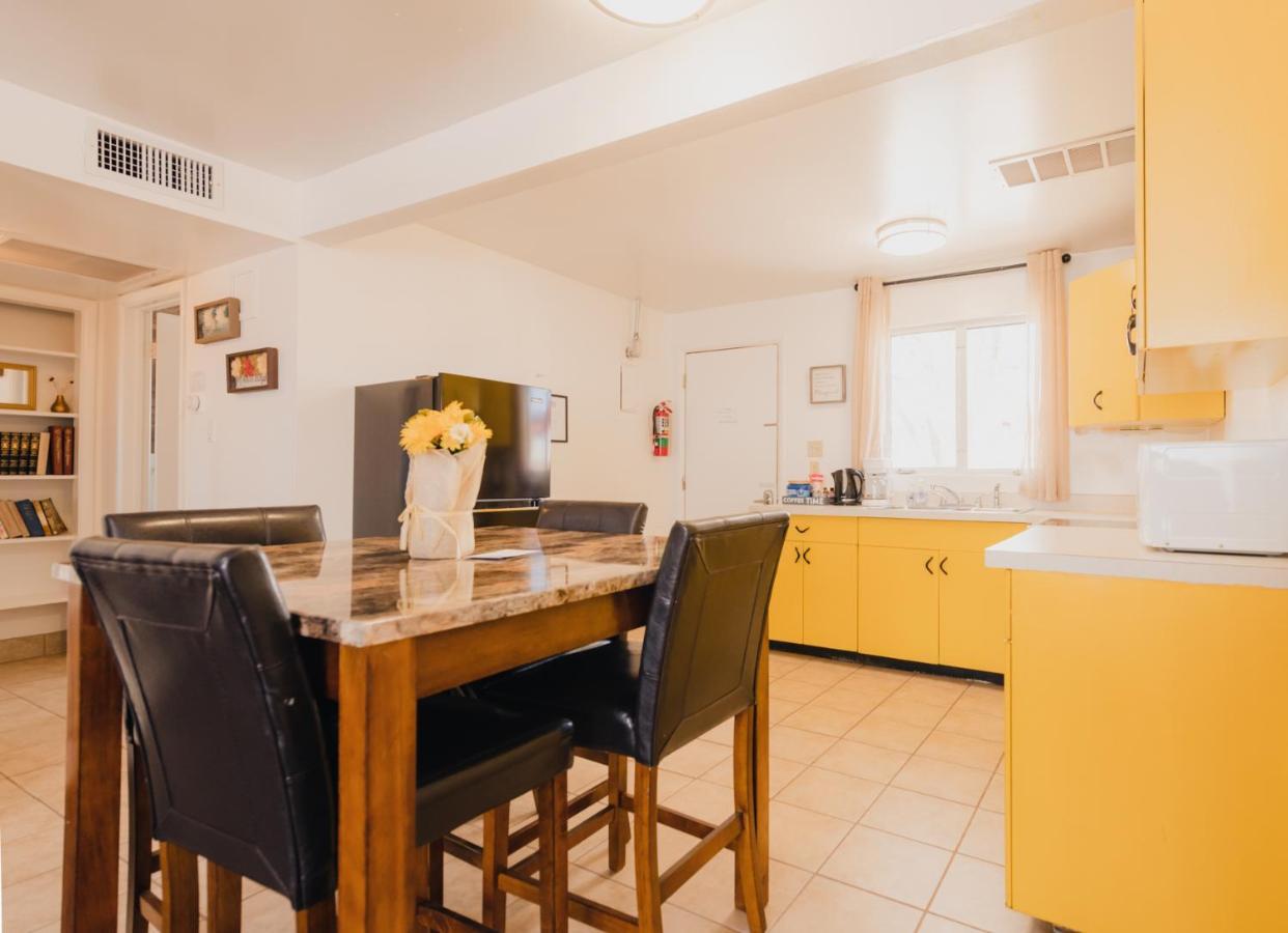 1 Or 3 Bedroom Apartment With Full Kitchen Page Eksteriør billede